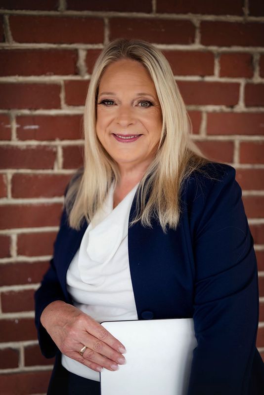 Headshot of Gerryanne Cauler Law, ESQ