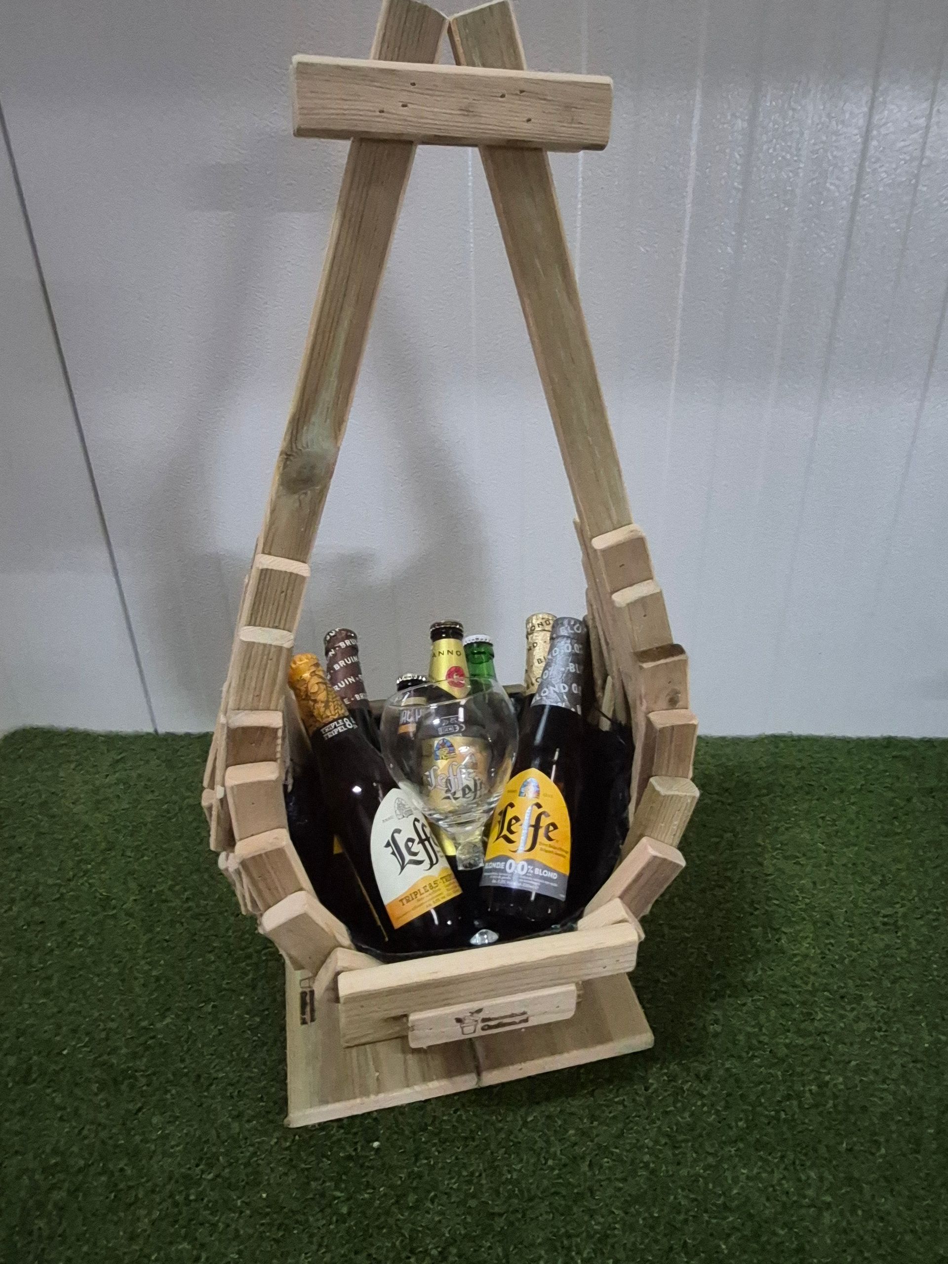 Hunebed staand met lekker biertje