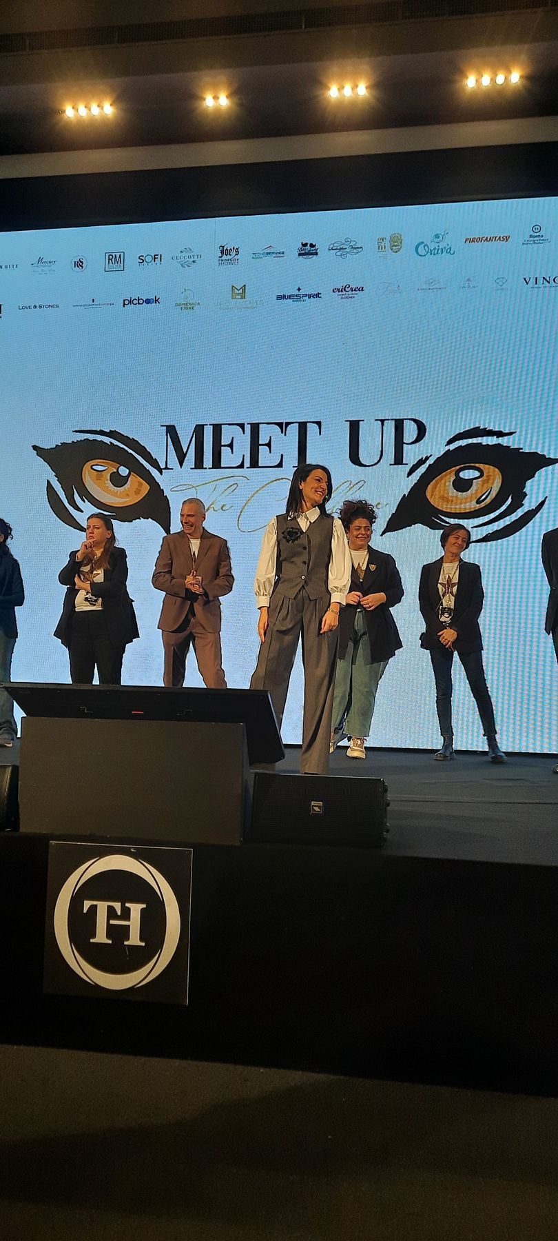 Persone su un palco per un evento