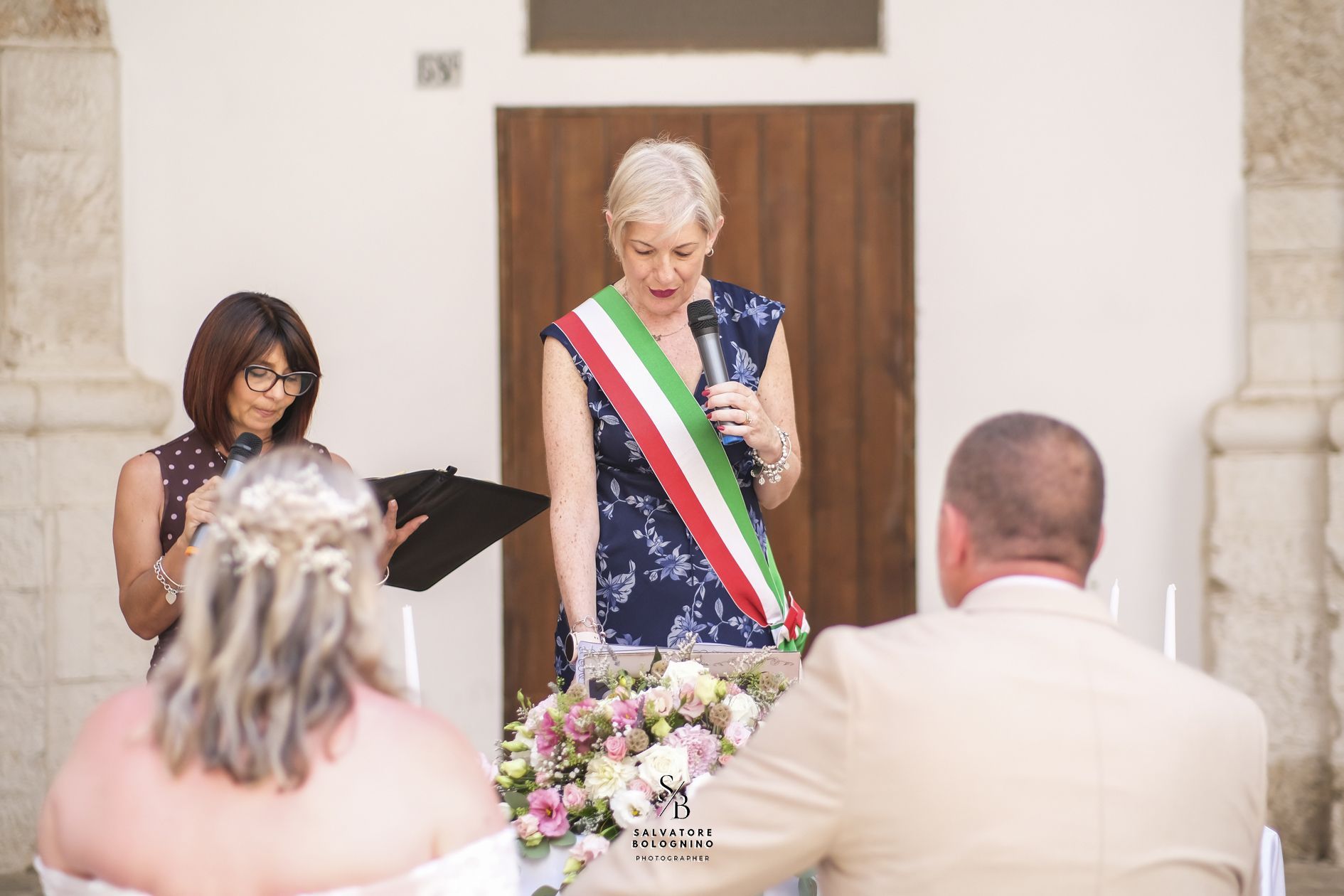 Coppia durante il rito civile celebrato da DP Wedding Planner