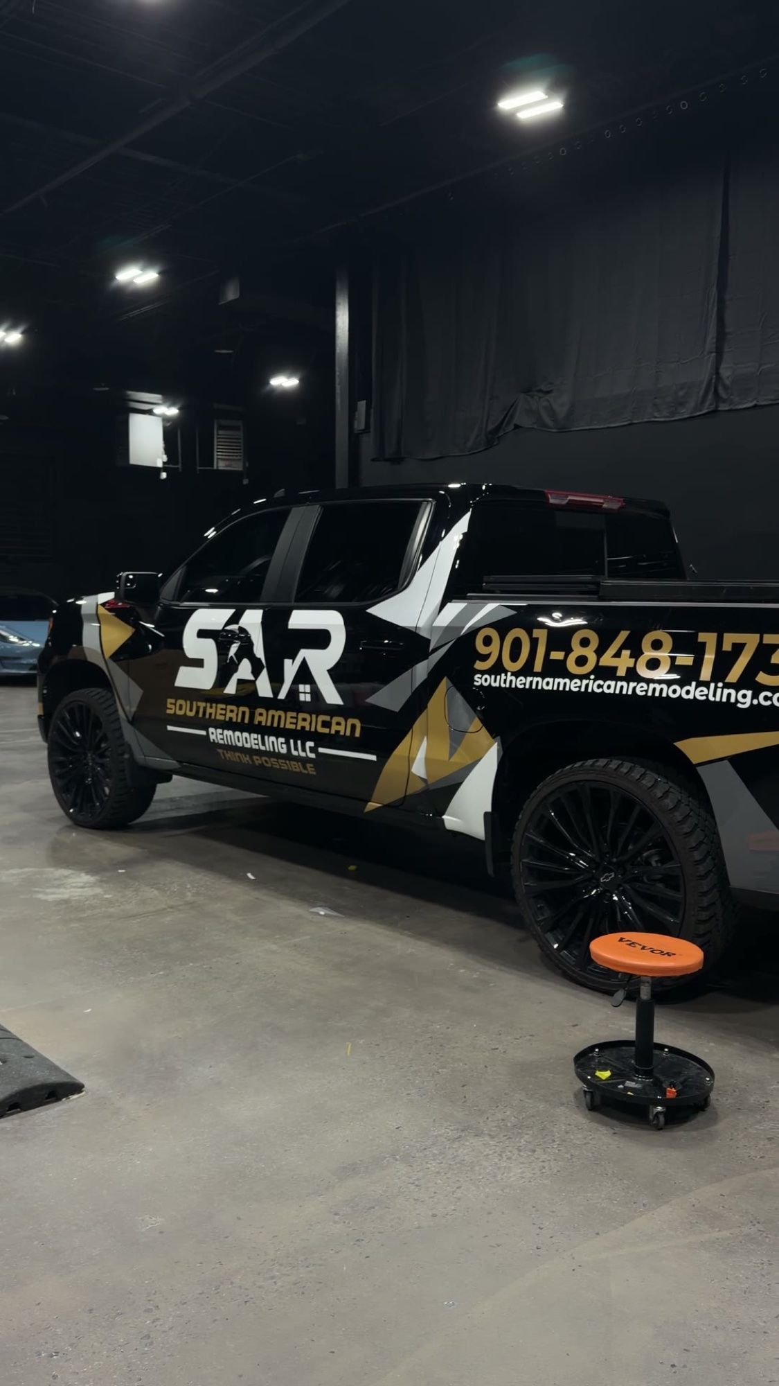 Side profile of the Southern American Remodeling truck wrap