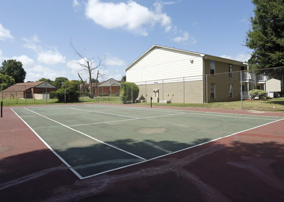 Enclave Apartments - Tennis court