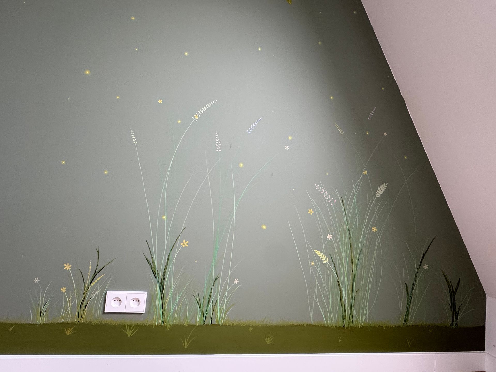 luchtige bloemen muurschildering kinderkamer