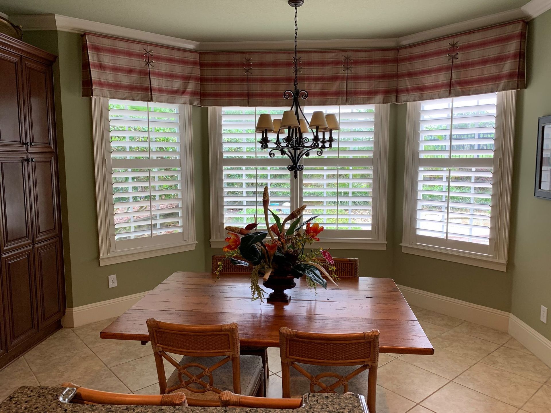 Elegant Dining Room Interior