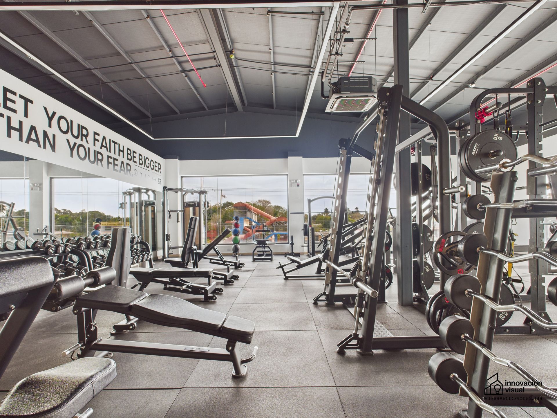 Instalaciones de Zion Fitness Club en Coronado, fotografía profesional y tour virtual realizado por Innovación Visual.