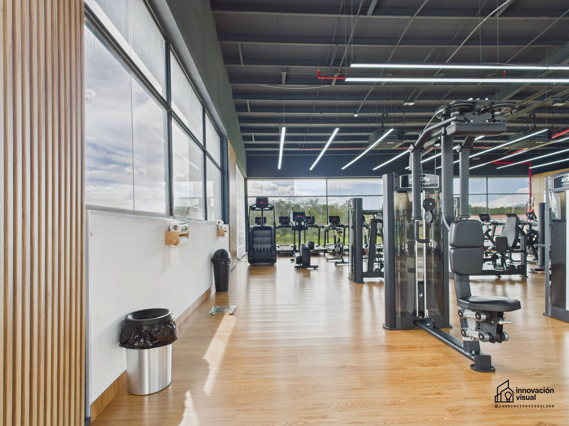 Instalaciones de Zion Fitness Club en Coronado, fotografía profesional y tour virtual realizado por Innovación Visual.