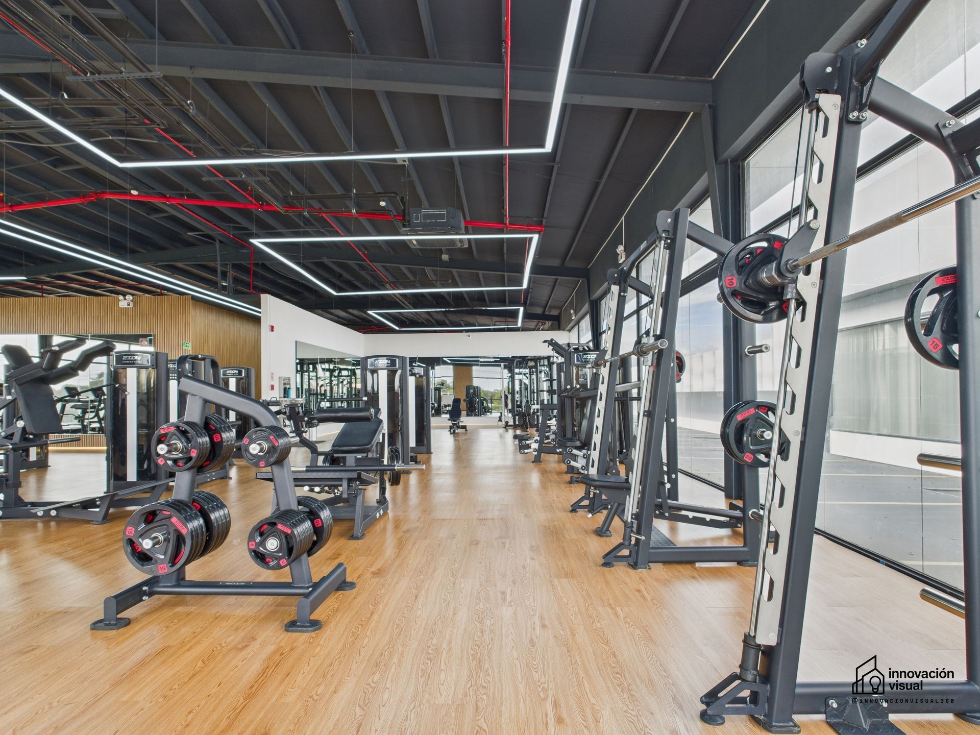 Instalaciones de Zion Fitness Club en Coronado, fotografía profesional y tour virtual realizado por Innovación Visual.