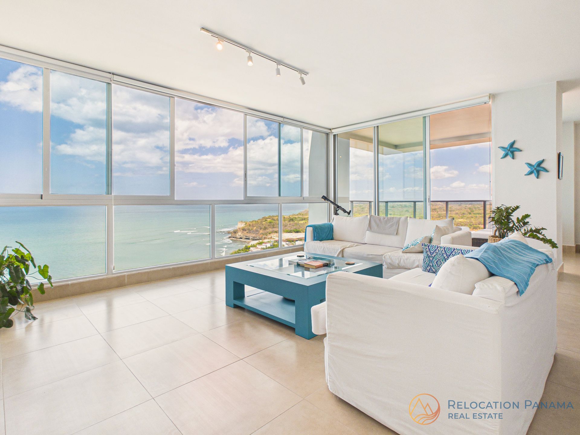 Apartamento frente al mar en Río Mar Panamá fotografiado para alquiler vacacional por Innovación Visual y Relocation Panama