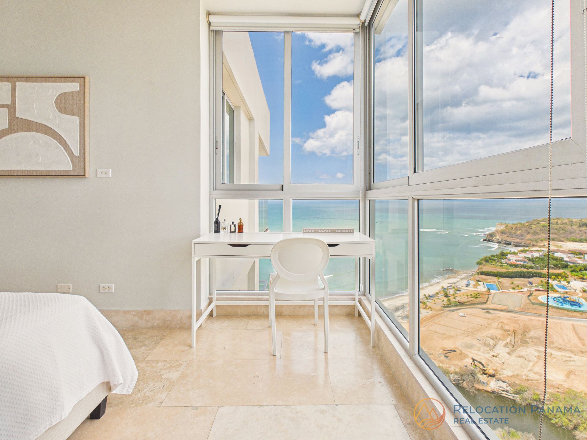 Habitación moderna con vista al mar en Río Mar Panamá