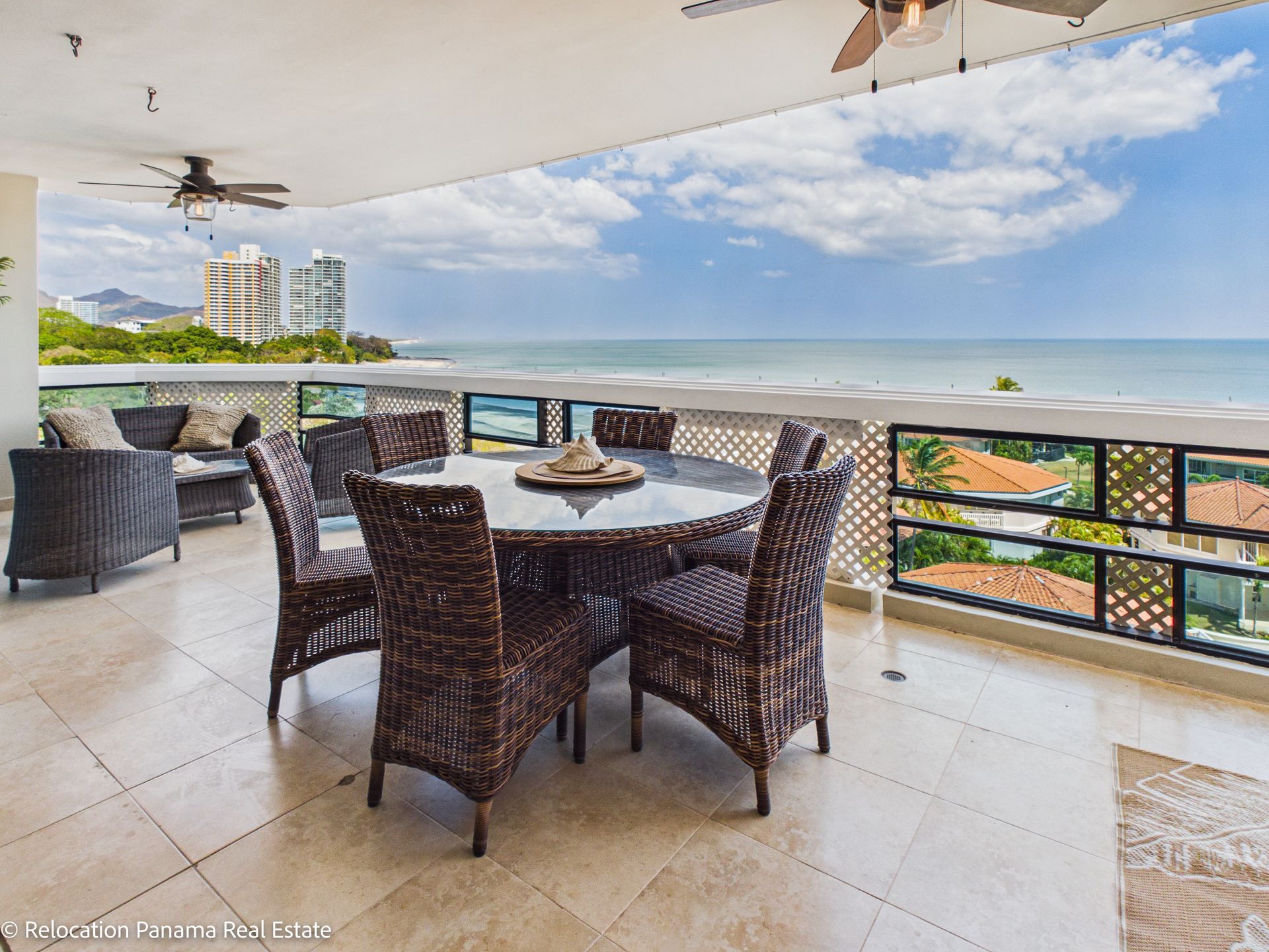 Balcón con vista y contexto espacial — Coronado Country Club 300, 6A