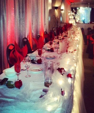 Presidential Table Setup Red Napkins