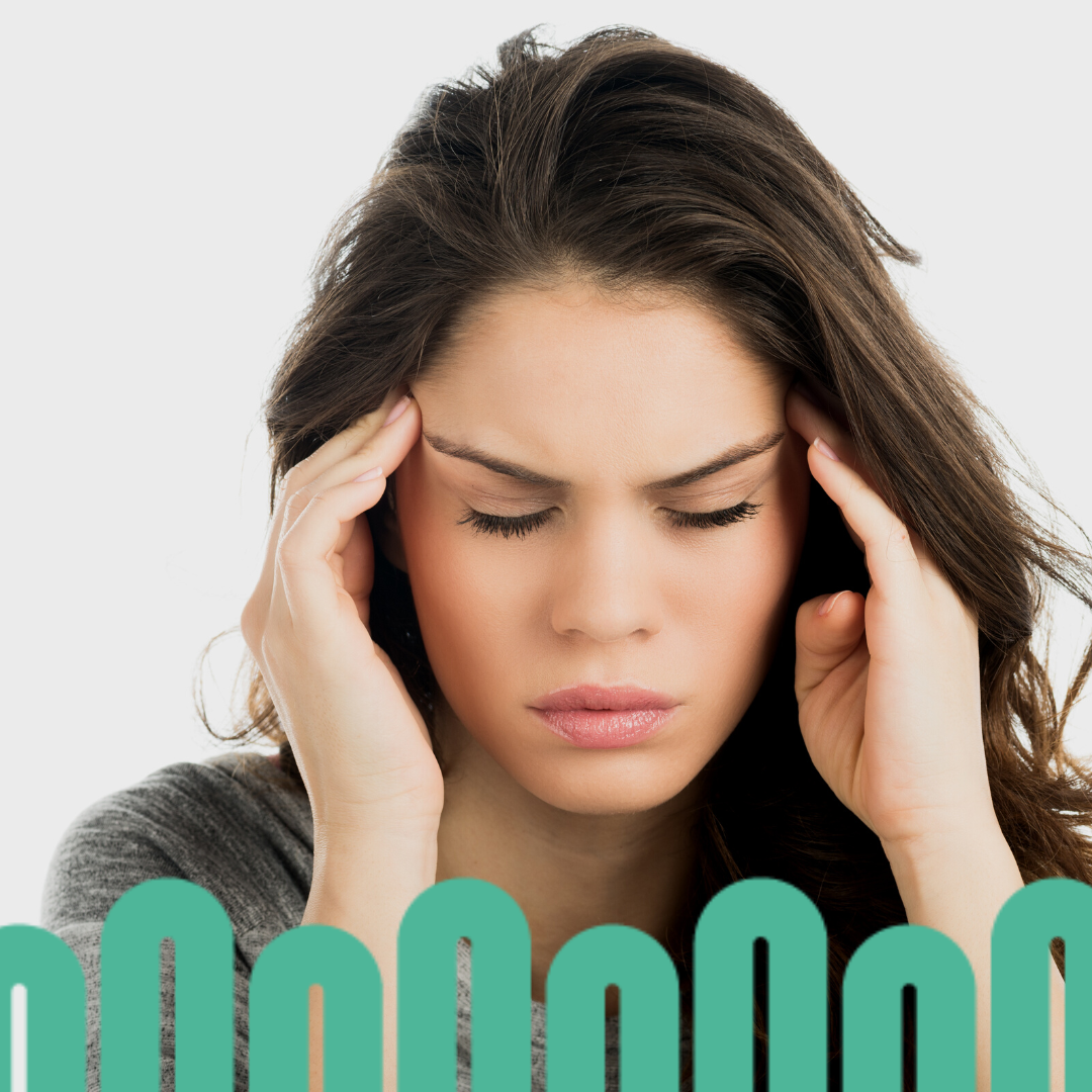 Vrouw met hoofdpijn door magnesiumtekort