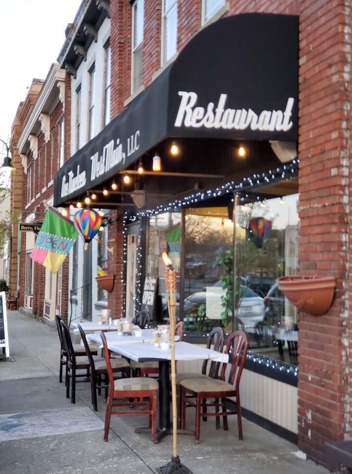 sidewalk dining area