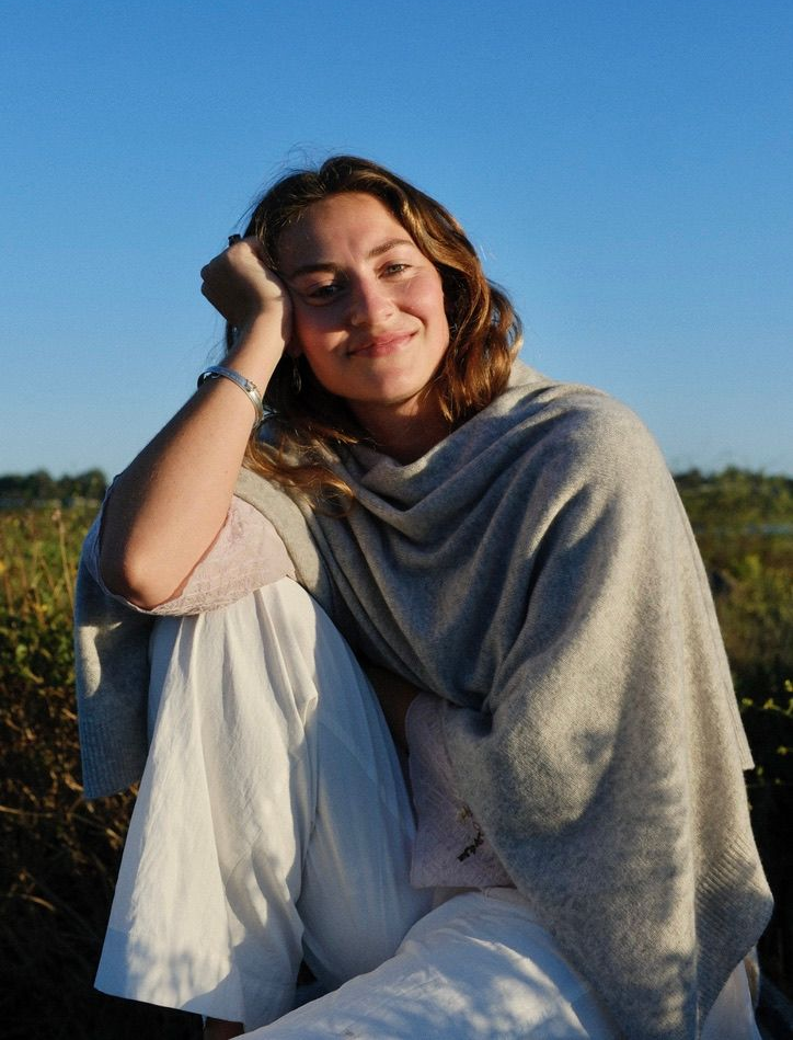 A woman with a warm smile in nature.