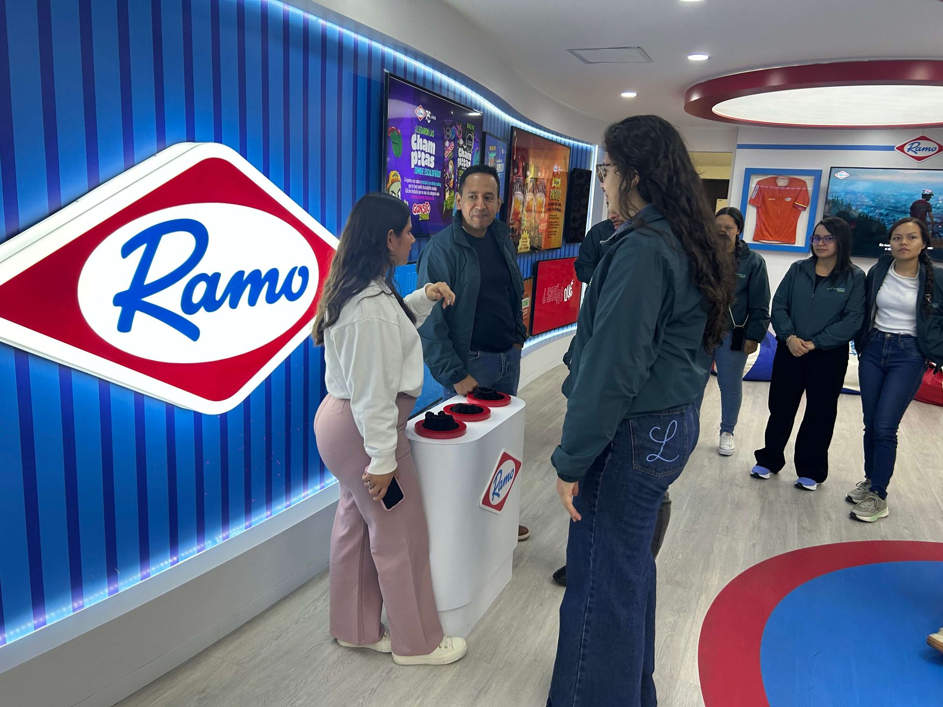 Recorrido empresarial en museo interactivo de Ramo