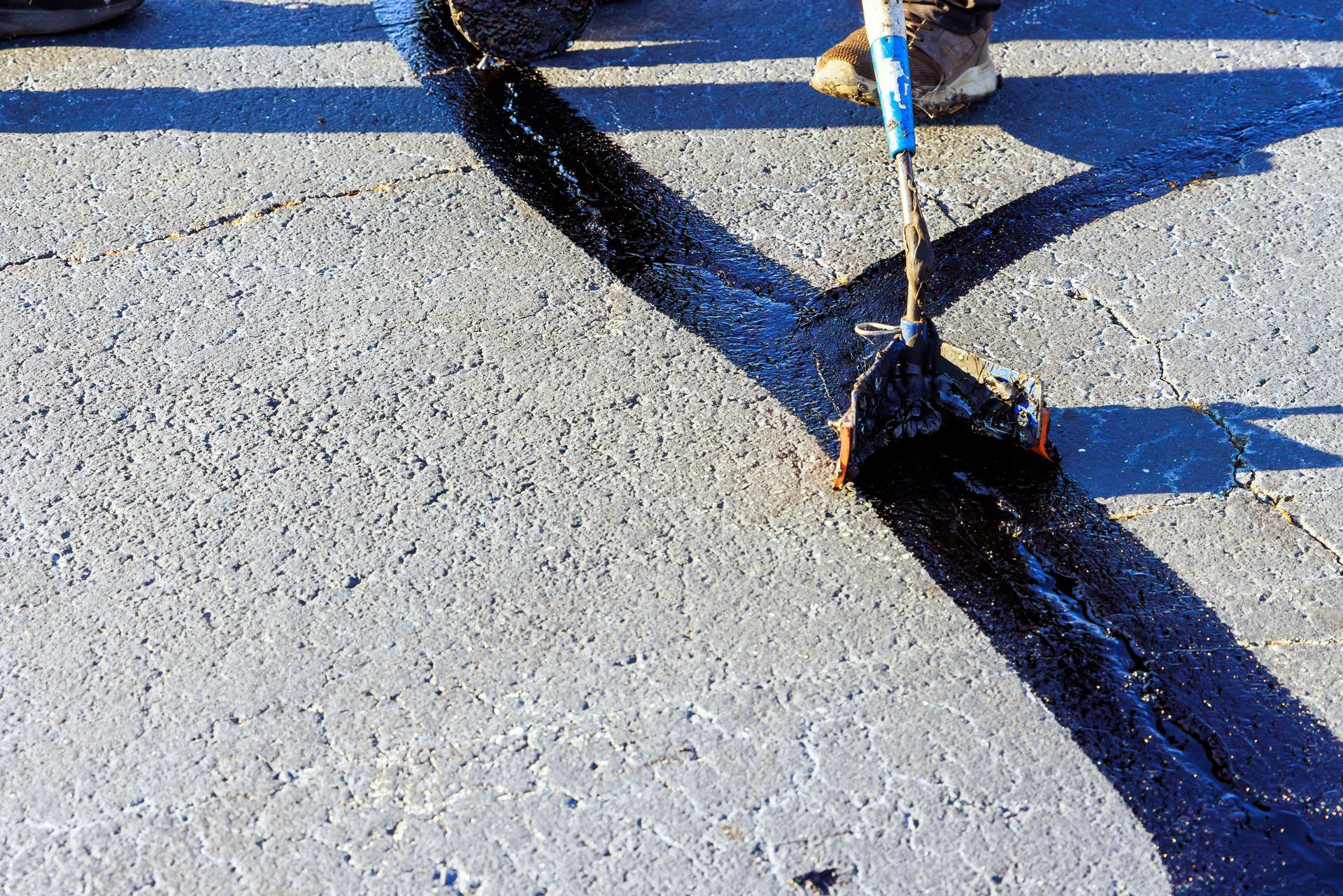 Asphalt Crack Filling in Moore, OK | Mike’s Paving