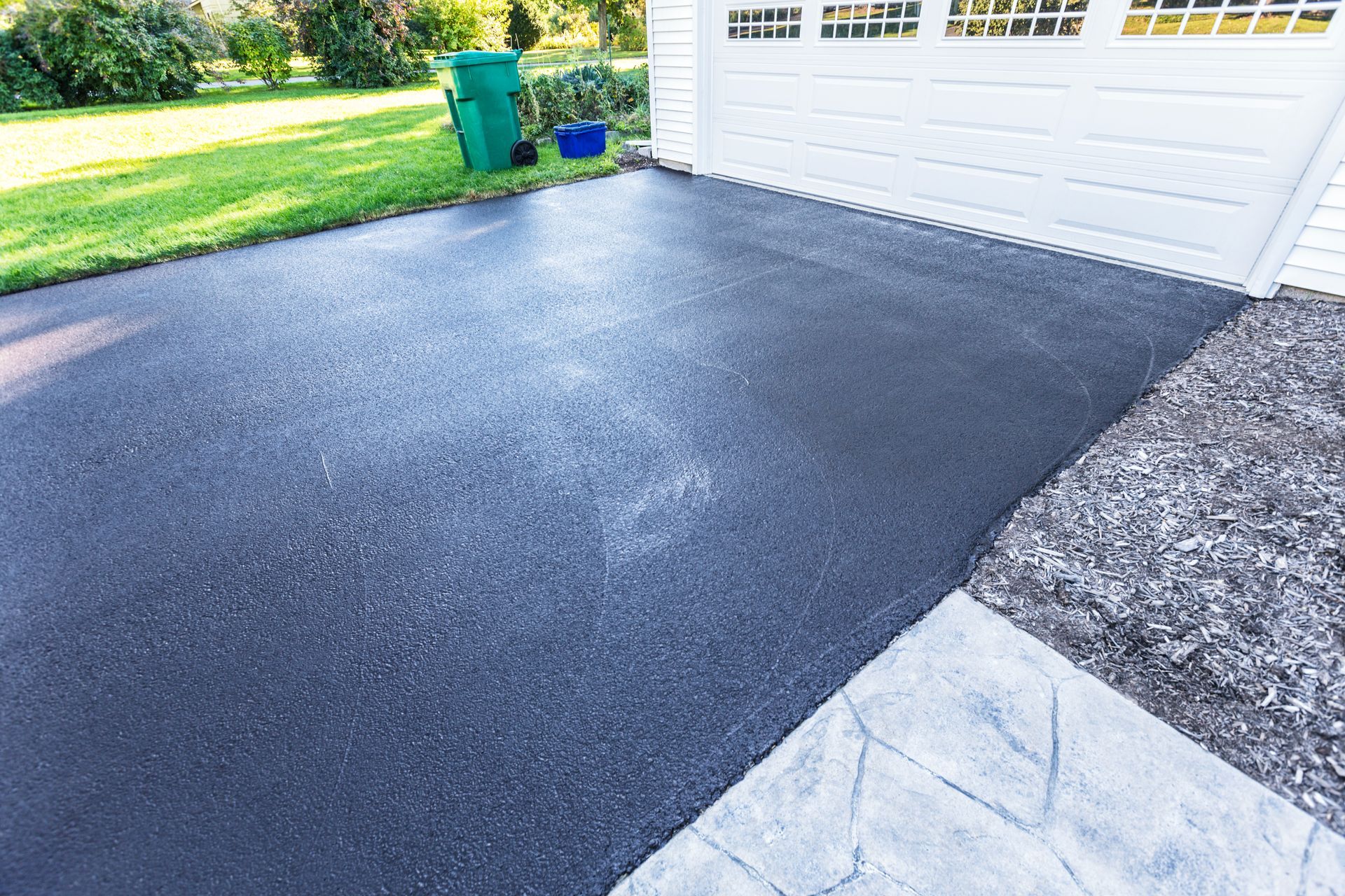 Sealcoating in Moore, OK | Mike’s Paving & Sealcoating