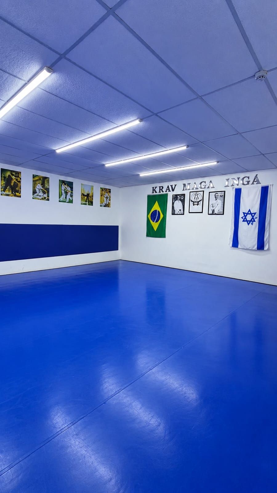 Alunos treinando defesa pessoal