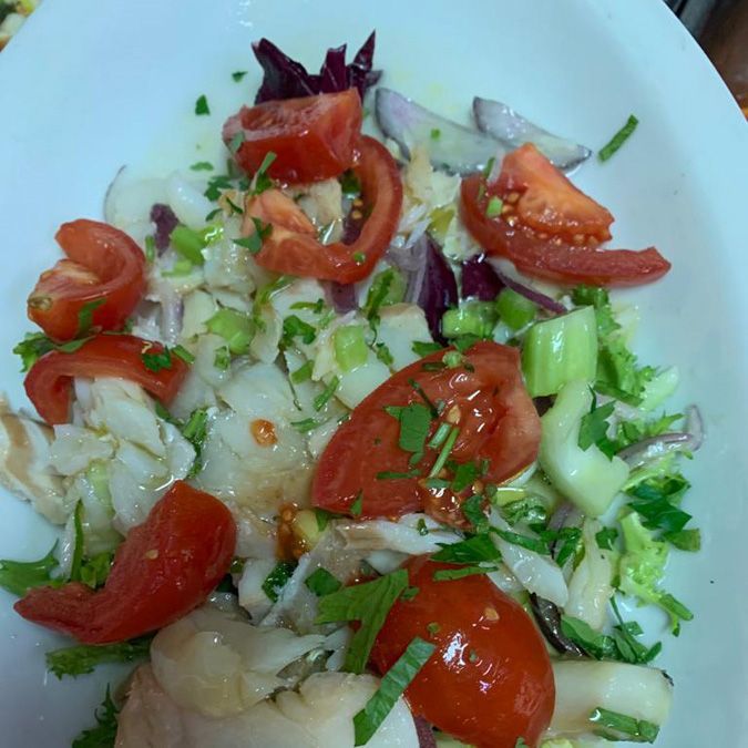 contorno con pomodori e insalata