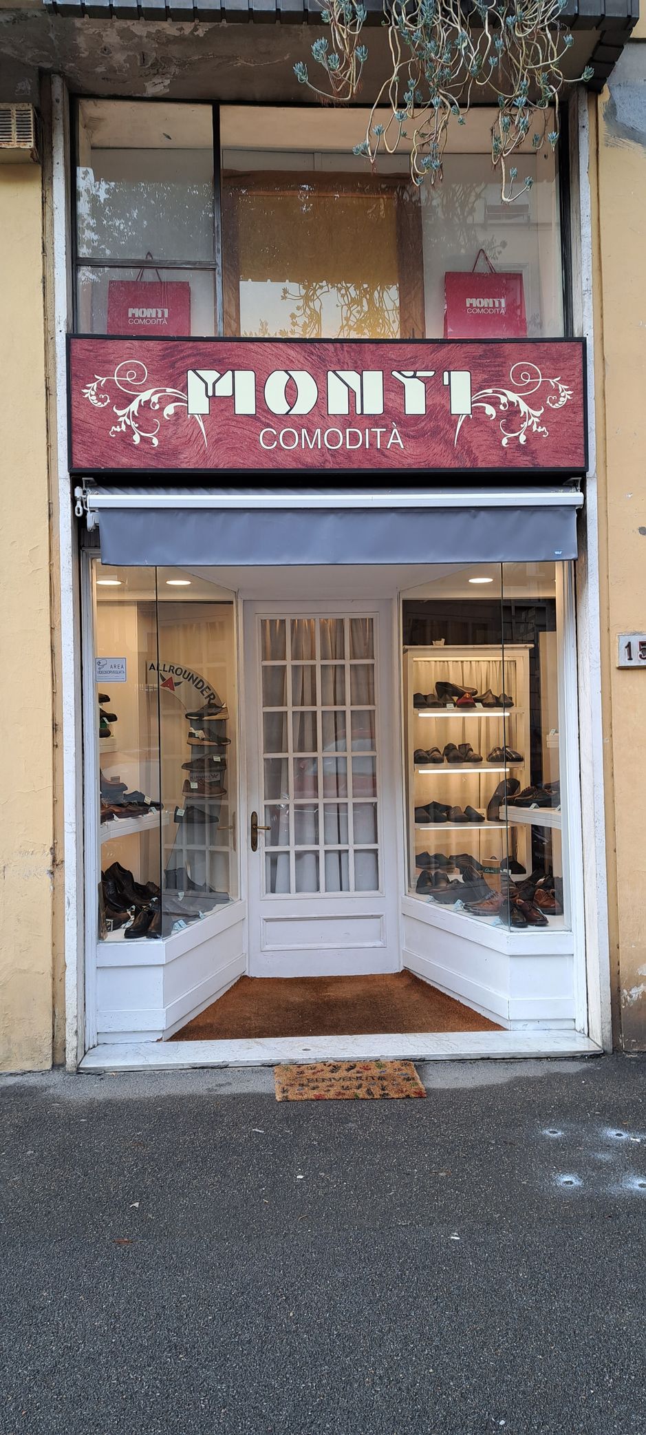 Esterno del negozio 