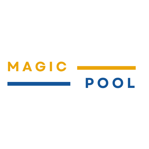 "MAGIC" in geel, met een blauwe lijn eronder; "POOL" in blauw, met een gele lijn erboven. Logo.