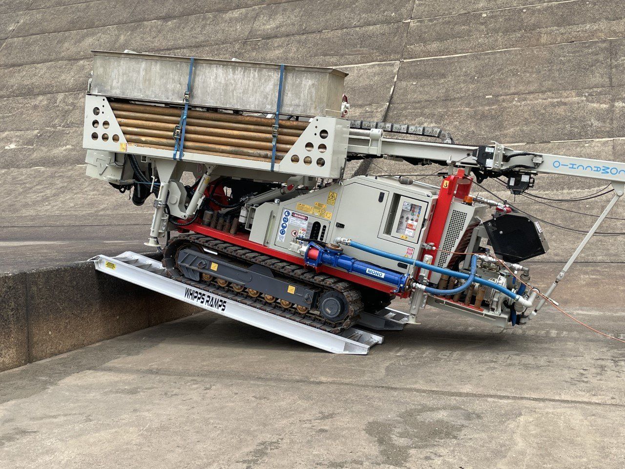 Structural loading ramps for excavators, construction machinery, farm machinery and vehicles