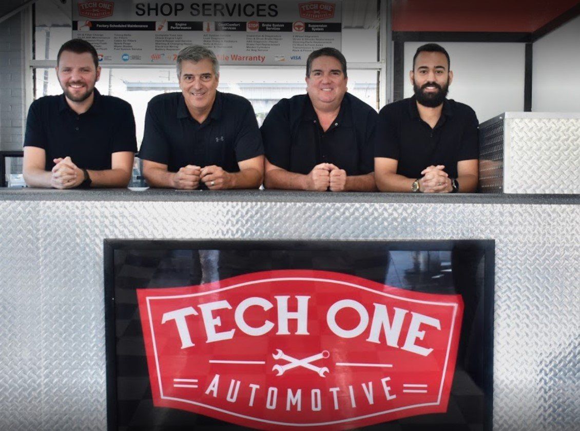 Image of an auto repair shop client service counter