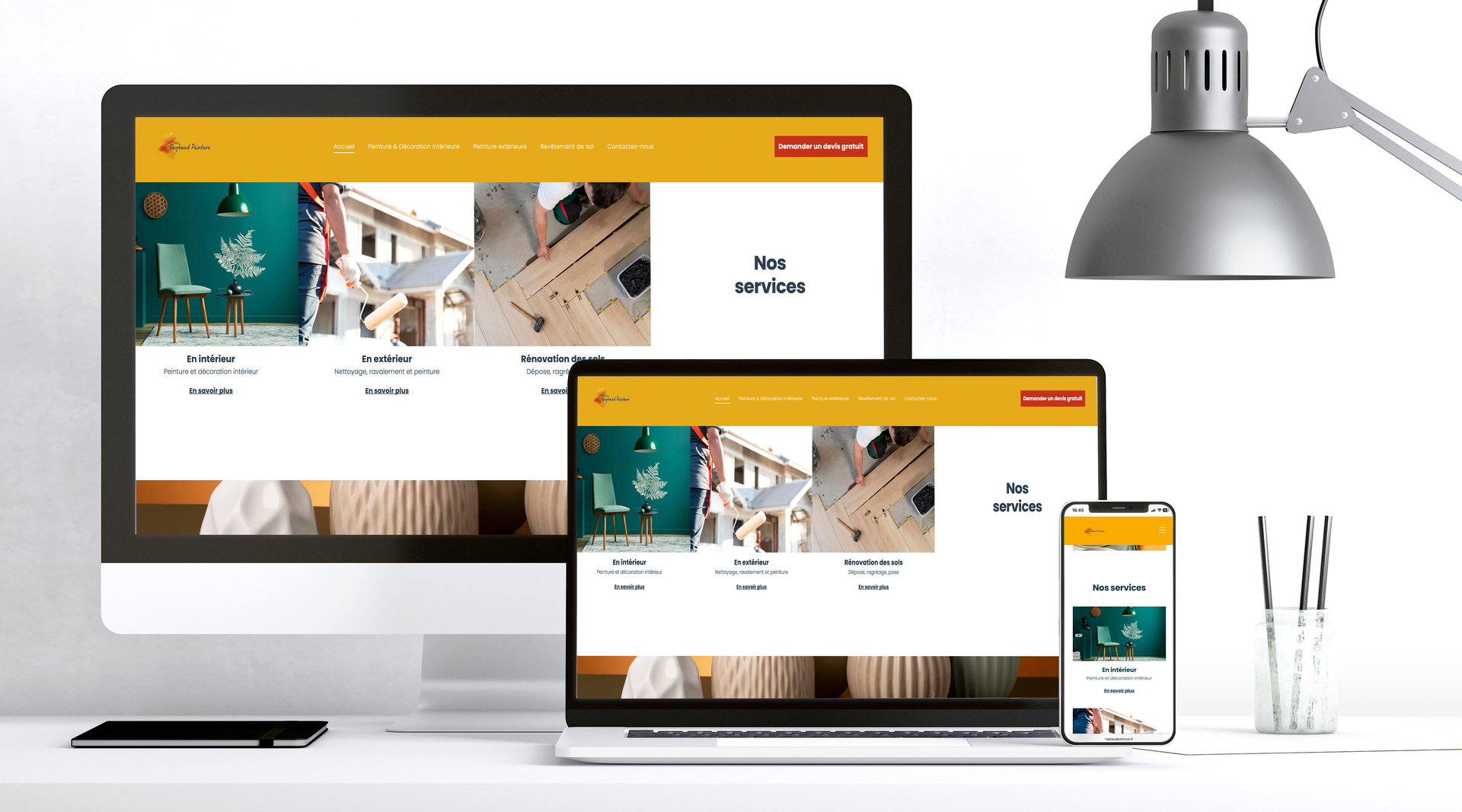Site Web affiché sur ordinateur de bureau, ordinateur portable et appareils mobiles ; thème or et blanc avec photos