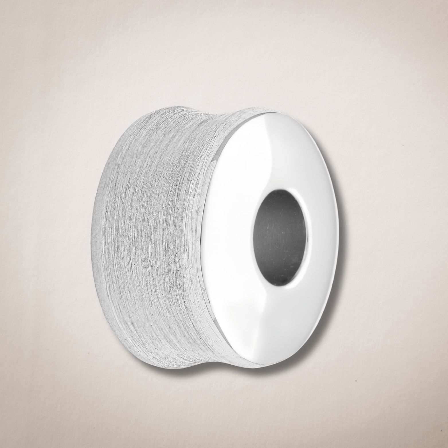 Een rol toiletpapier met een gat in het midden