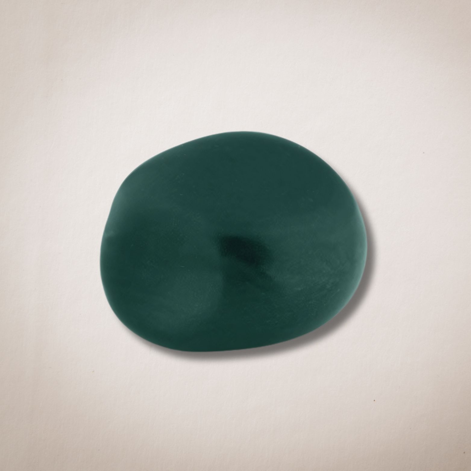 Een groene cirkel zit op een wit oppervlak