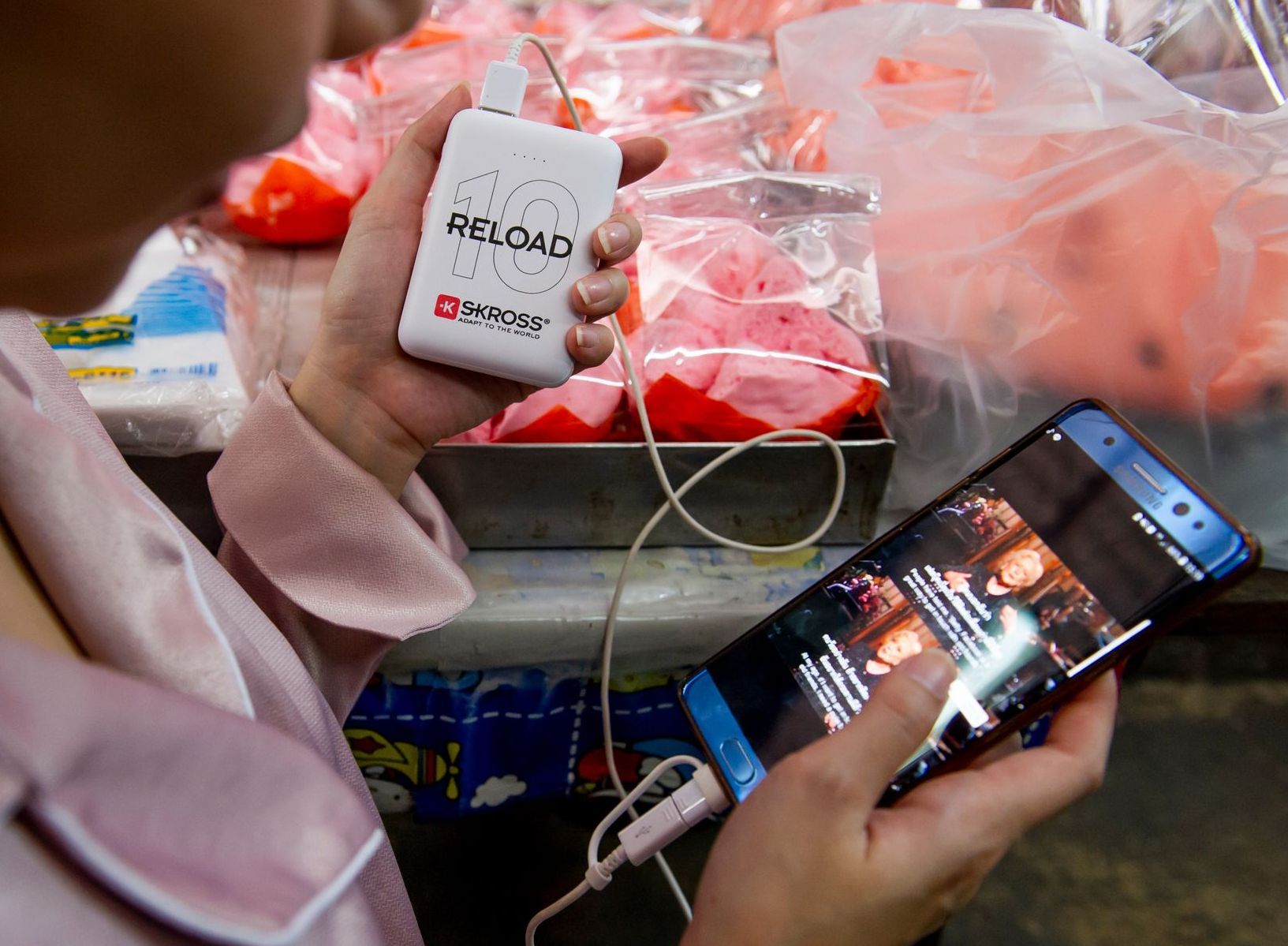 Skross 10,000 mAh Power Bank. Skross Reload 10
