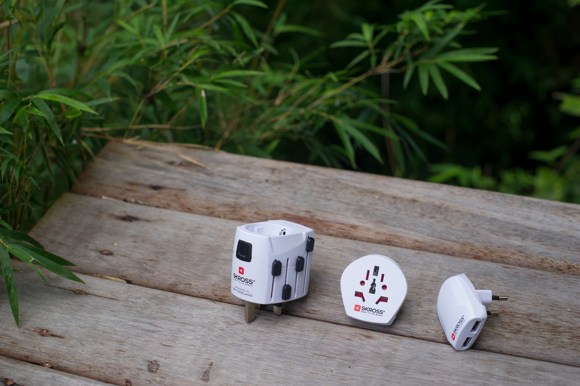 Skross Pro World USB Travel Adapter Skross Pro World + USB Travel Adapter