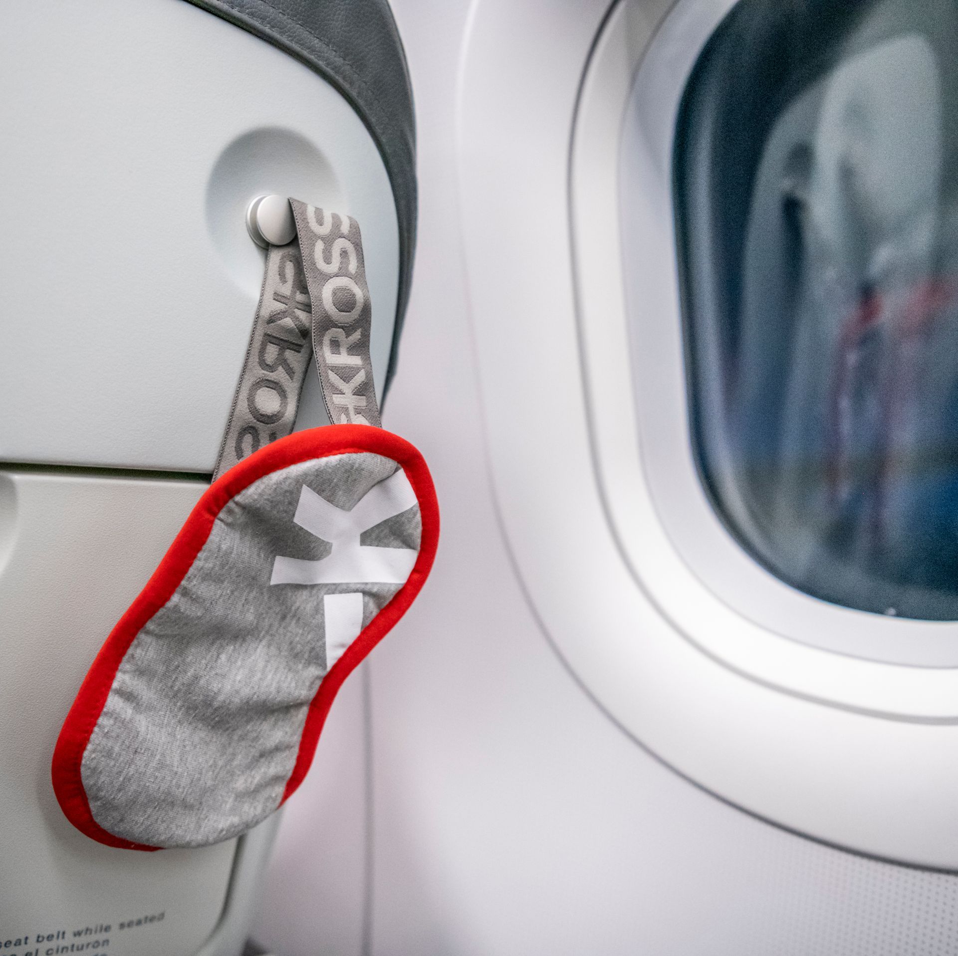 Skross Eye Mask Light Grey SKR-0234 on airplane seat