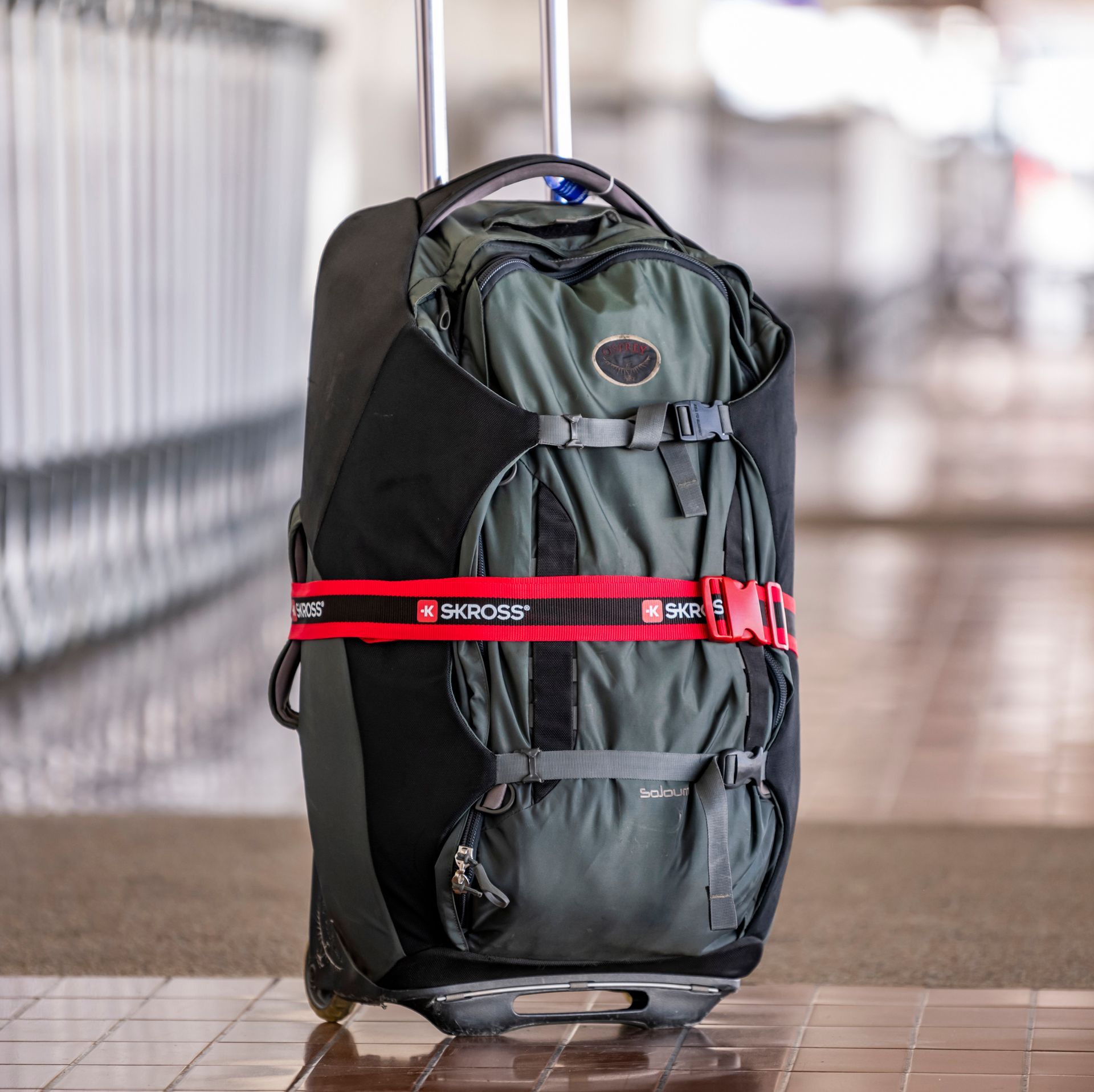 Skross Luggage Strap SKR-0235 on a suitcase