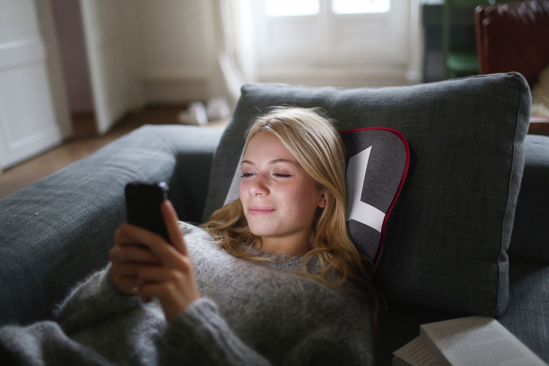 Skross Mini Pillow in use at home