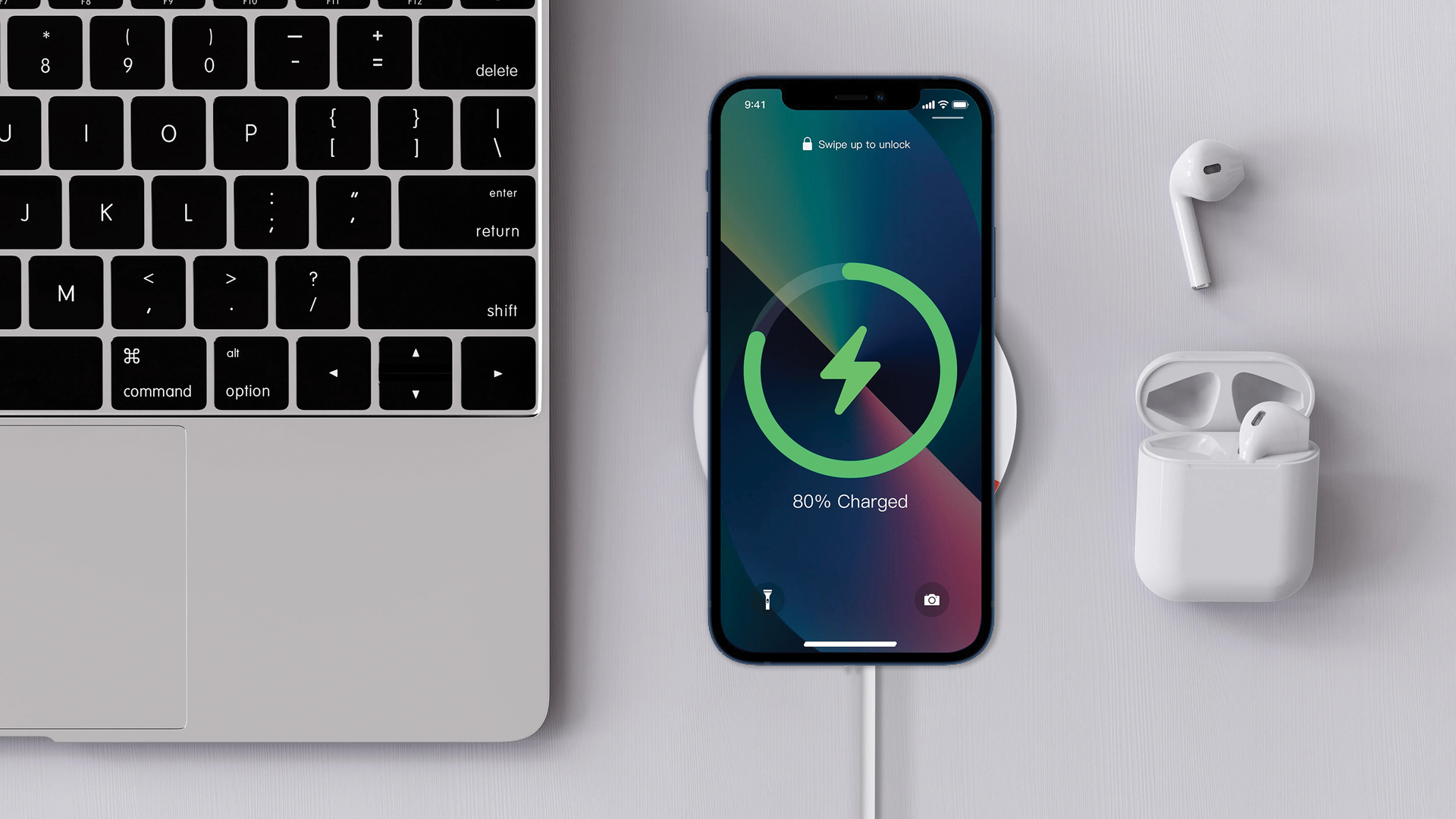 Skross Magsafe Wireless Charger SKR-0254 charging an IPhone