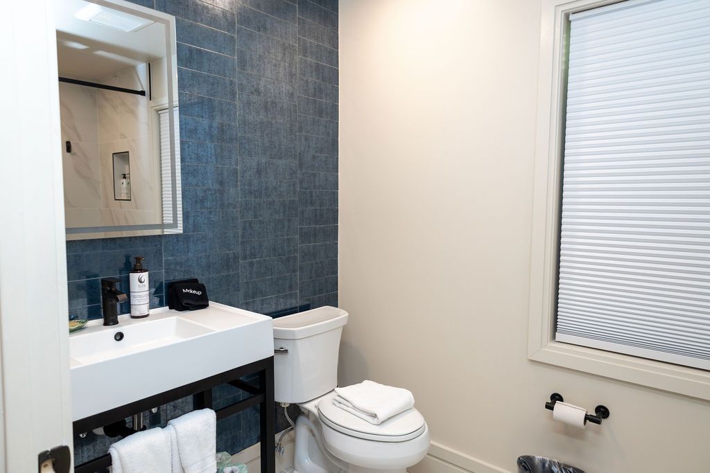 The Key West Hotel Bathroom