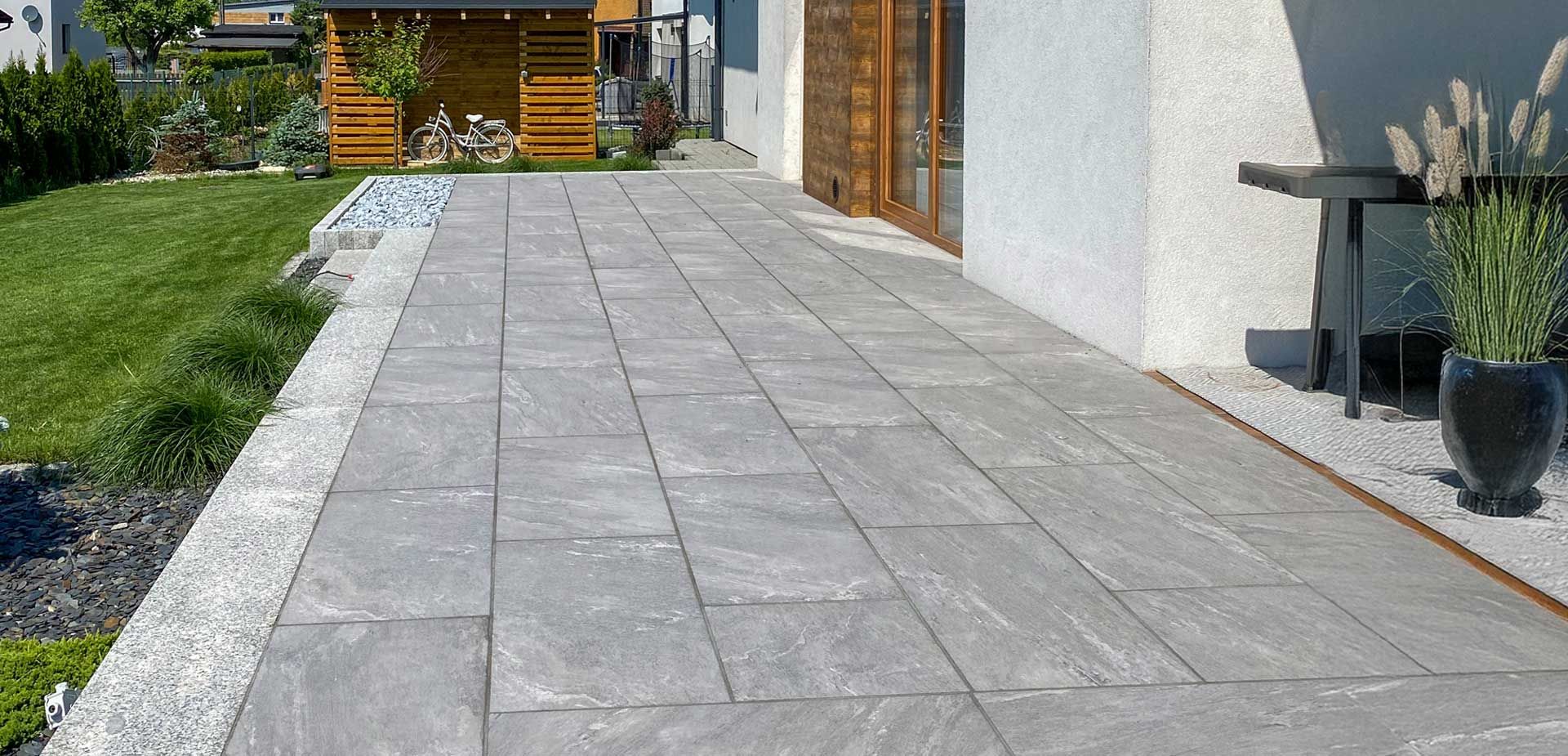 Estetyczna aranżacja tarasu, gres porcelanowy