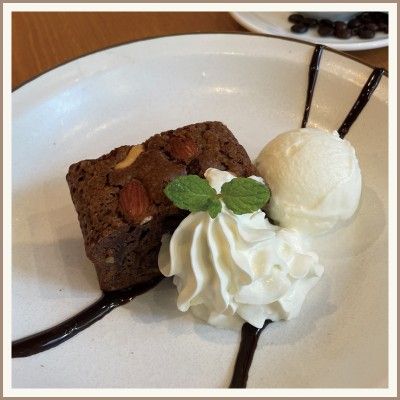 Chocolate Brownie with ice cream