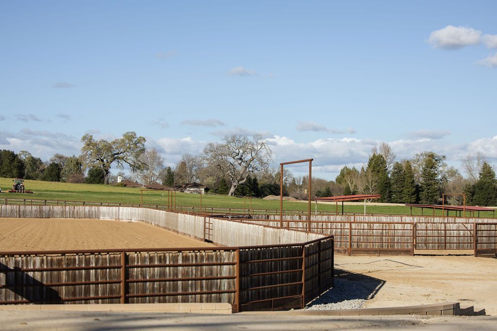 Outdoor round equestrian arena