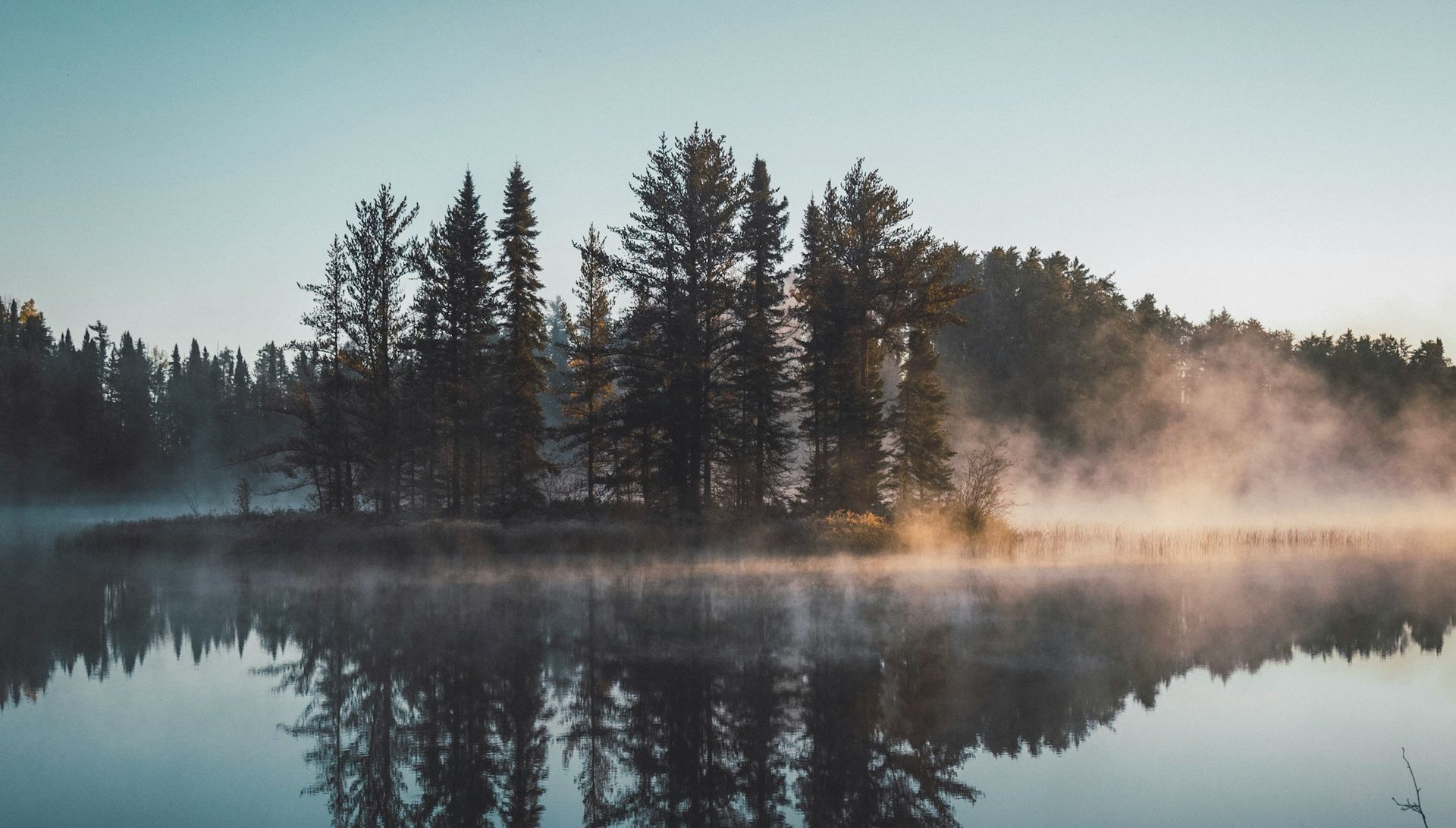 Maisemakuva järveltä