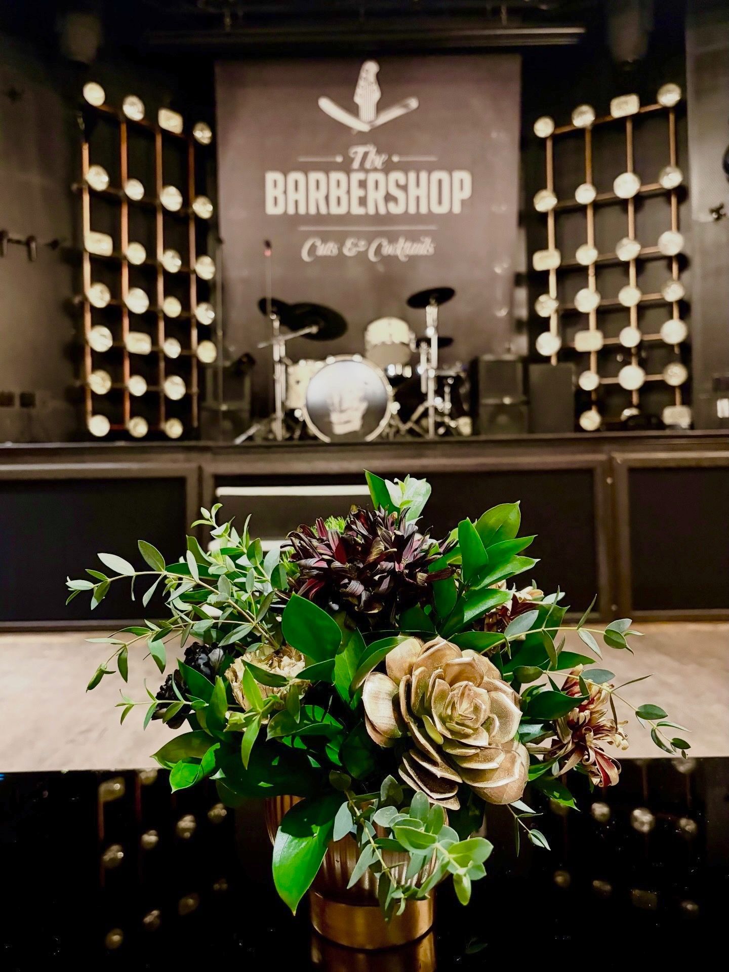 Las Vegas corporate round arrangement black, gold, green