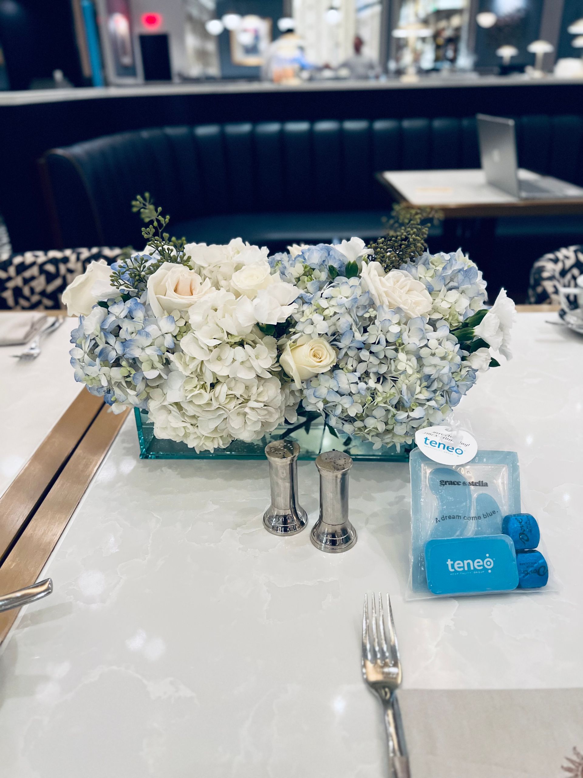 Las Vegas corporate white and light blue floral centerpiece with hydrangeas