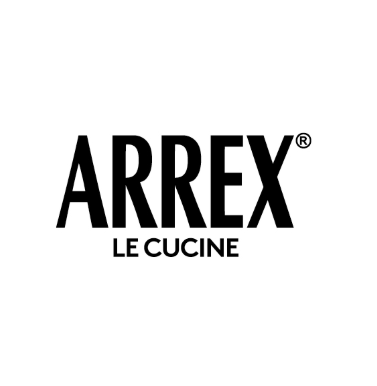 Il logo di arrex le cucine è in bianco e nero.