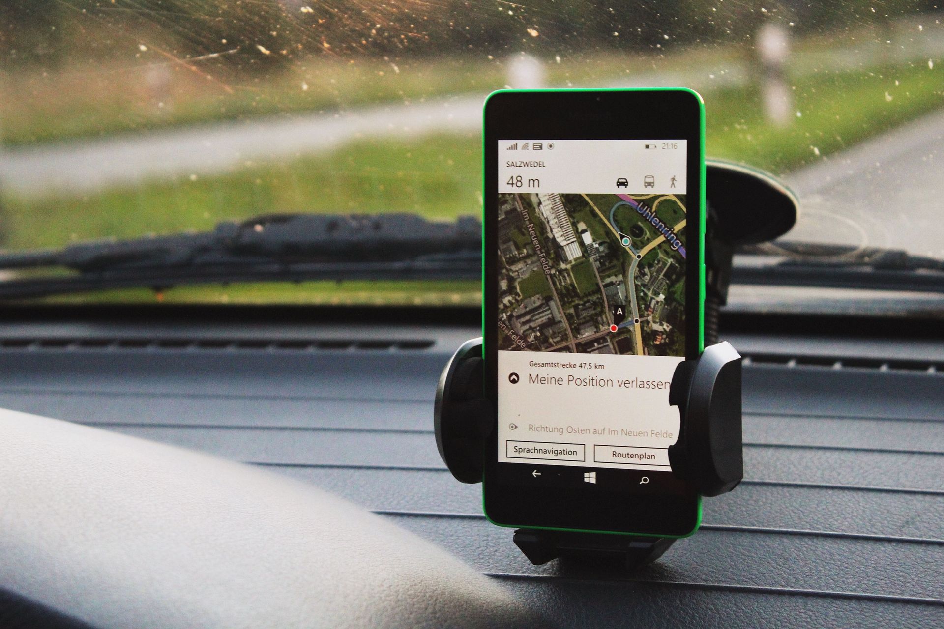 Phone mounted in a car running a telematics driving app for usage-based auto insurance in Arizona