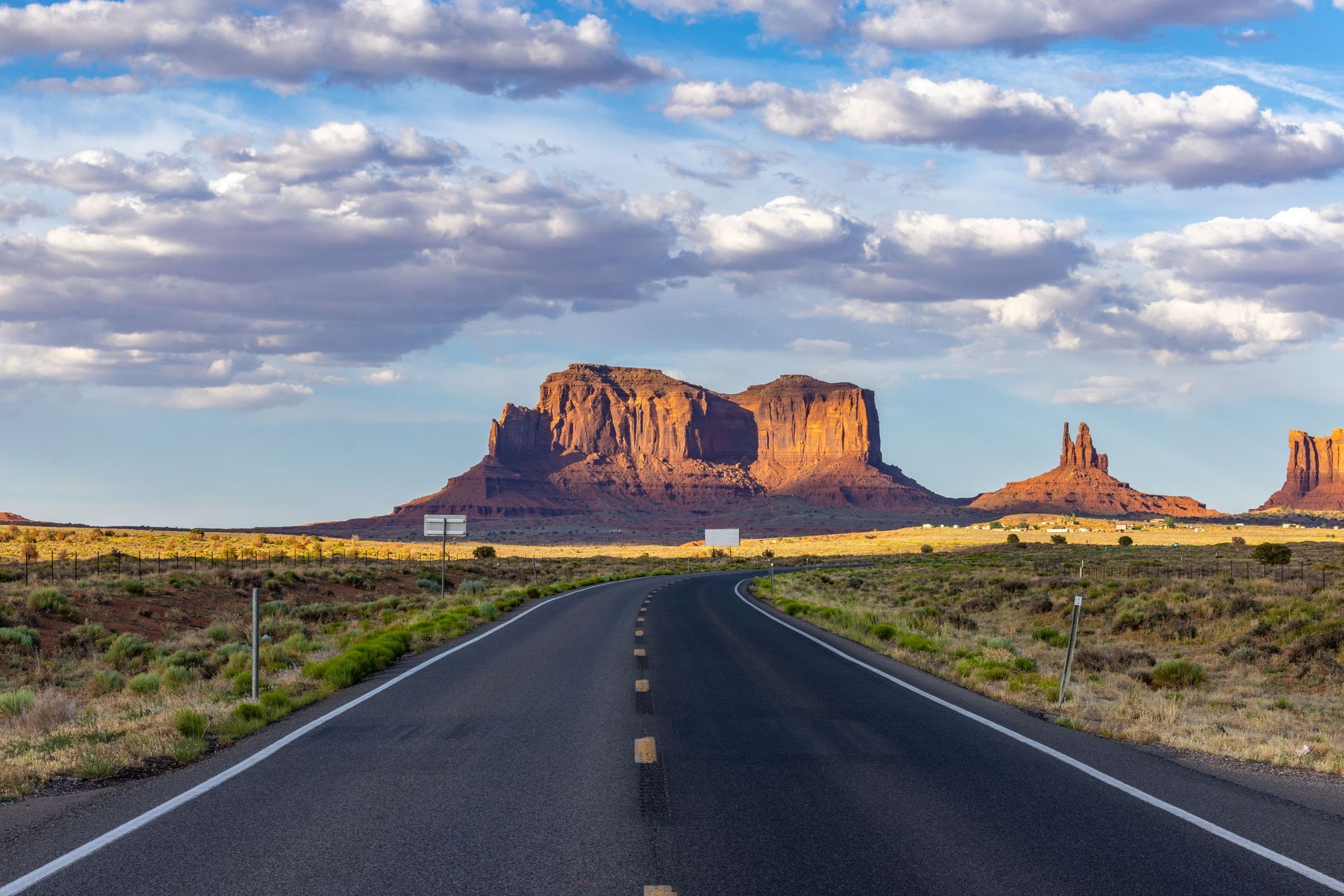 Arizona desert highway with red rock buttes, a guide to driving records and car insurance rates