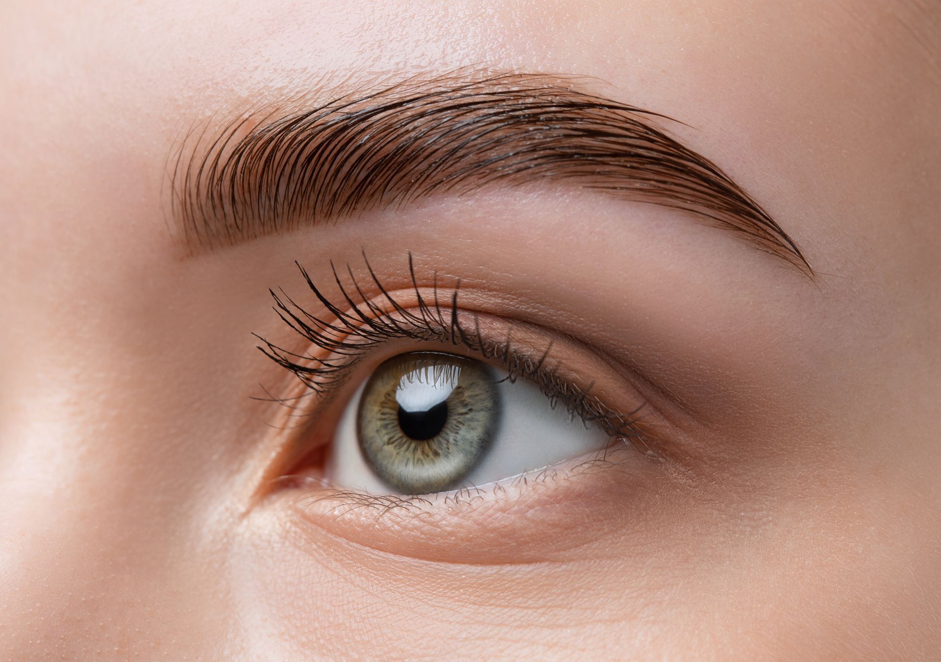 A close up of a woman 's eye with long eyelashes.