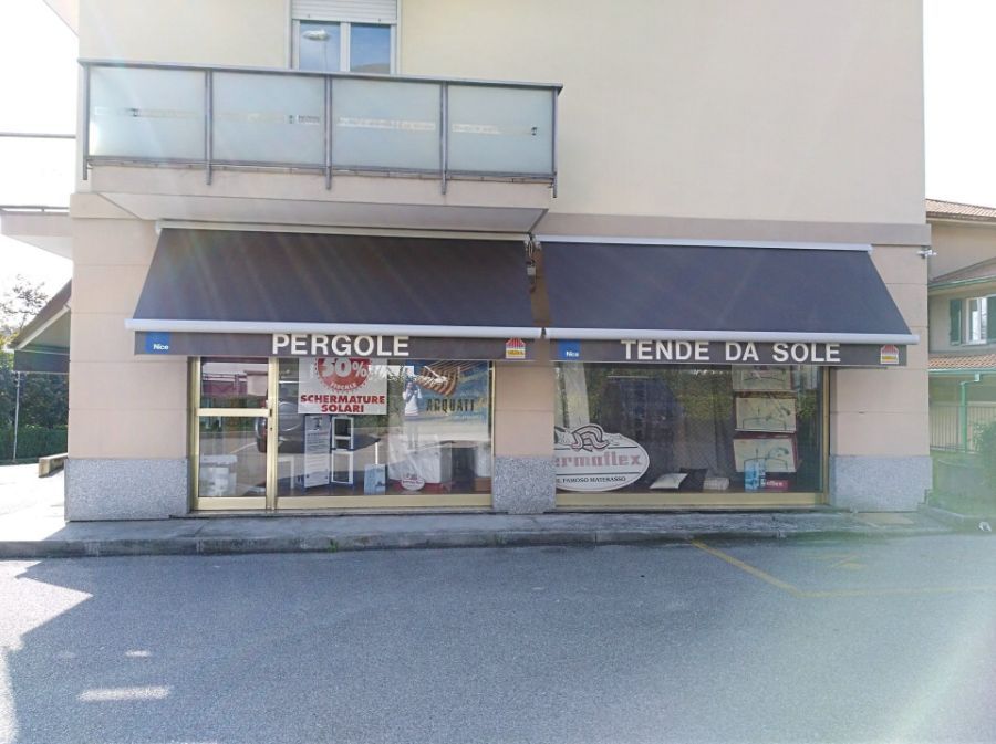 vetrine con esposizione tende