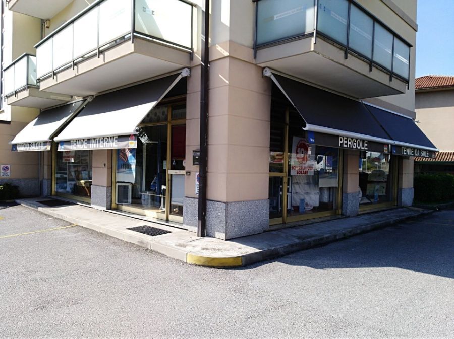 esterno negozio tende