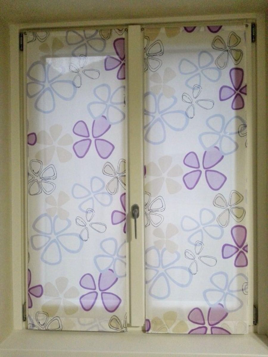 tende con decoro a fiori